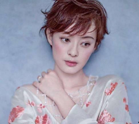 用字脸型女明星,揭秘用字脸型塑造的女明星风采