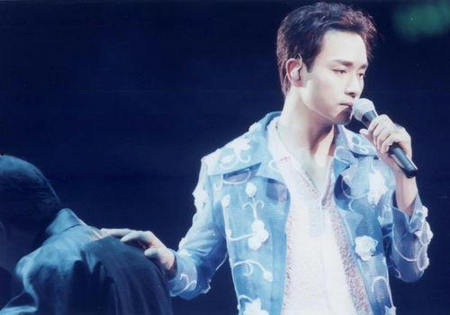 明星歌词张国荣,张国荣经典歌词中的情感世界