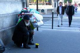 巴黎街头吃瓜设施,创意吃瓜设施，夏日休闲新风尚