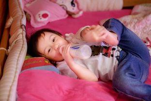 明星吃奶,揭秘明星宝宝吃奶温馨时刻